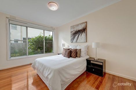 Property photo of 2/270 Warrigal Road Glen Iris VIC 3146