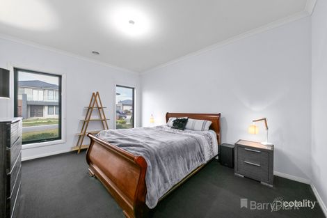 Property photo of 93 Castillo Avenue Clyde North VIC 3978
