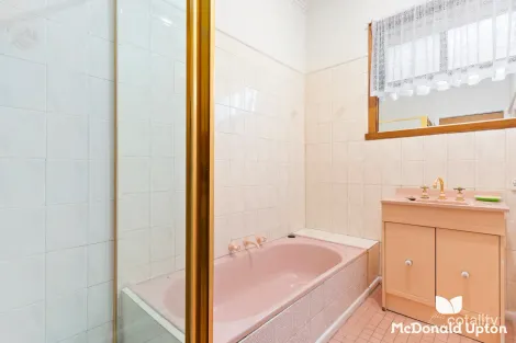 Property photo of 190 Parer Road Airport West VIC 3042