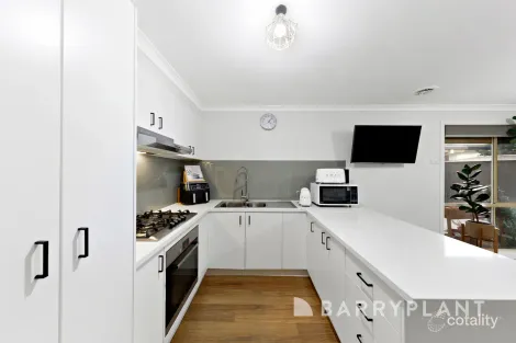 Property photo of 4/28-36 Ozzimo Drive Hillside VIC 3037