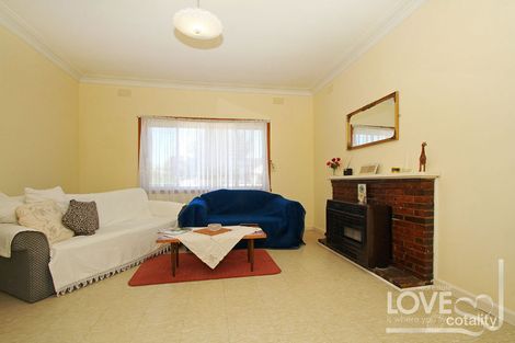 Property photo of 32 Arundel Avenue Reservoir VIC 3073