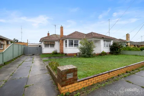 9 ELIZABETH ST, WENDOUREE, VIC 3355