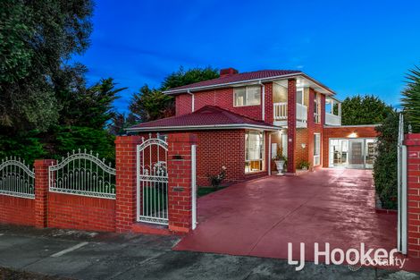 Property photo of 16 Lachlan Drive Endeavour Hills VIC 3802