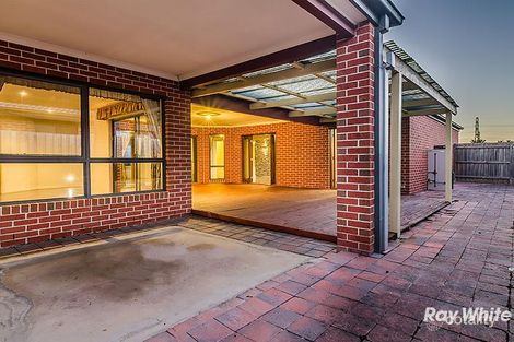 Property photo of 10 Broadstone Way Cranbourne VIC 3977