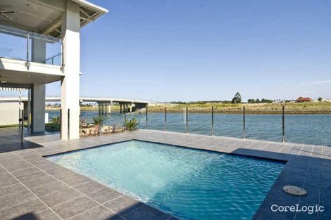 Property photo of 8 Palladium Boulevard Hope Island QLD 4212