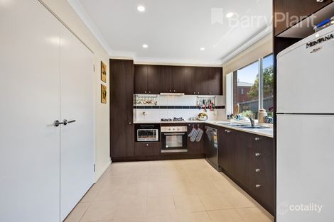Property photo of 1 Tenax Walk Manor Lakes VIC 3024