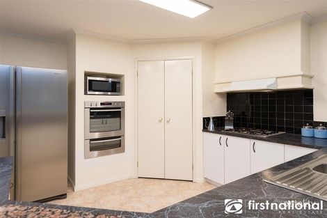 Property photo of 37 Thomas Place Pakenham VIC 3810