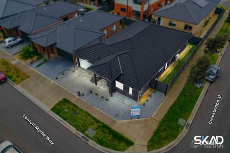 Property photo of 37 Lemon Myrtle Way Craigieburn VIC 3064