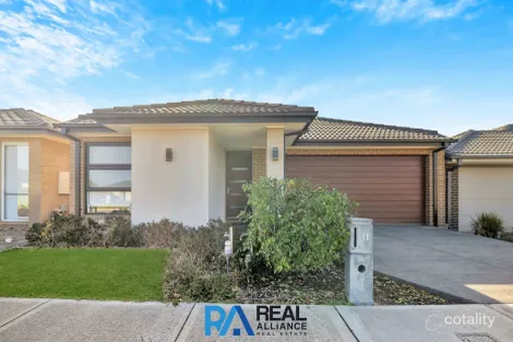 11 Bloodstone Way, Cranbourne East, VIC 3977