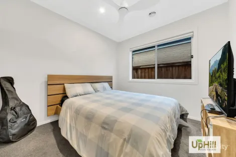 Property photo of 10 Cabo Circuit Clyde North VIC 3978