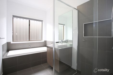 Property photo of 3 Caribbean Circuit Clyde VIC 3978