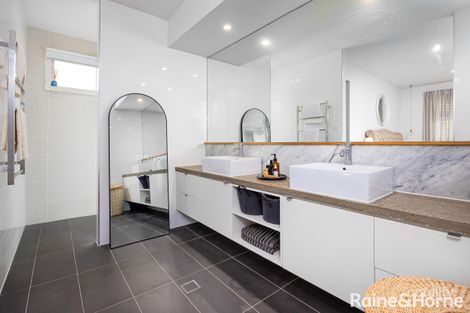 Property photo of 34 Plunkett Drive Lake Albert NSW 2650