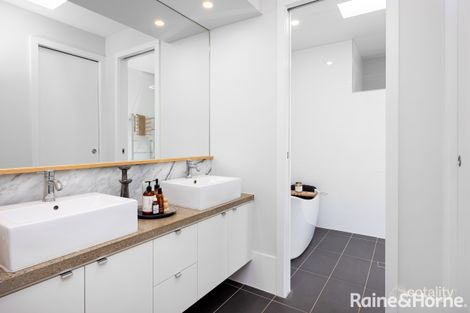 Property photo of 34 Plunkett Drive Lake Albert NSW 2650