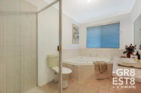 Property photo of 19 Frederick Rise Narre Warren South VIC 3805