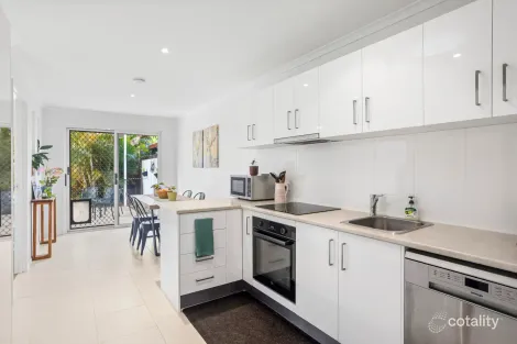 Property photo of 2/69 Usher Avenue Labrador QLD 4215