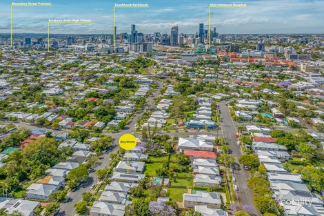 17 Deighton Rd, Dutton Park, QLD 4102