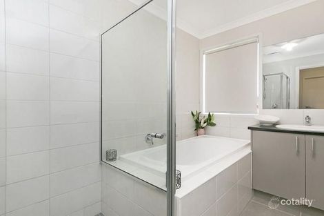 Property photo of 22 Red Cap Drive Cranbourne West VIC 3977