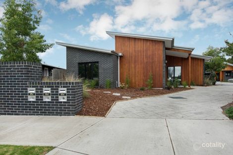 1/2 Erin Ct, Frankston, VIC 3199