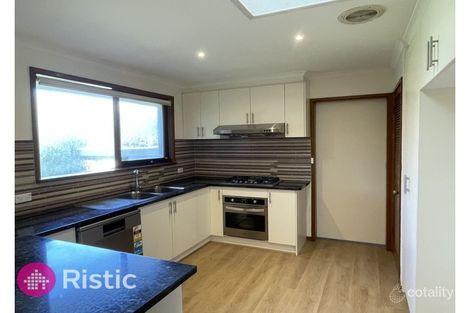 Property photo of 1 Lewis Close Mill Park VIC 3082