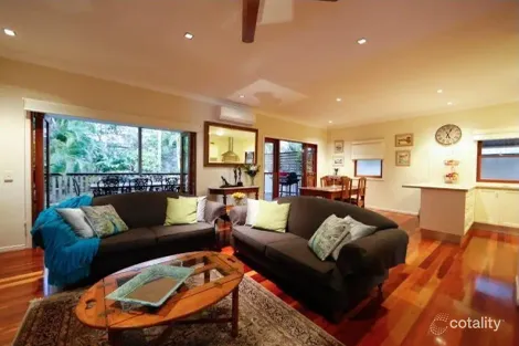 82 Cedar St, Greenslopes, QLD 4120