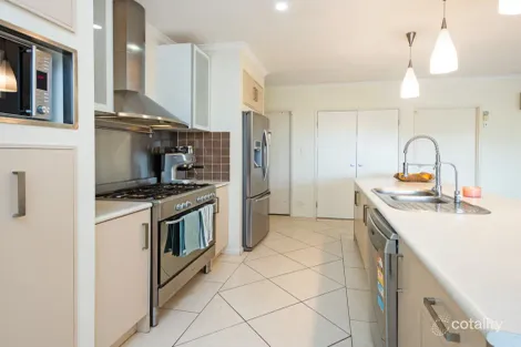 Property photo of 3 Welumba Close Pacific Pines QLD 4211