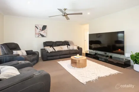Property photo of 3 Welumba Close Pacific Pines QLD 4211
