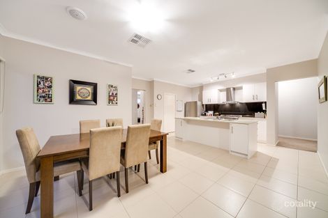 Property photo of 8 White Gum Way Cranbourne North VIC 3977