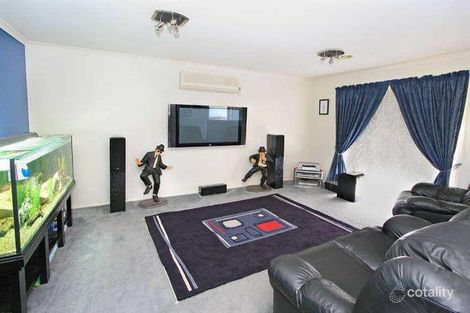 Property photo of 18 Lynch Place Roxburgh Park VIC 3064
