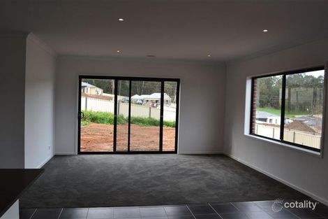 Property photo of 11 Waterside Drive Drouin VIC 3818