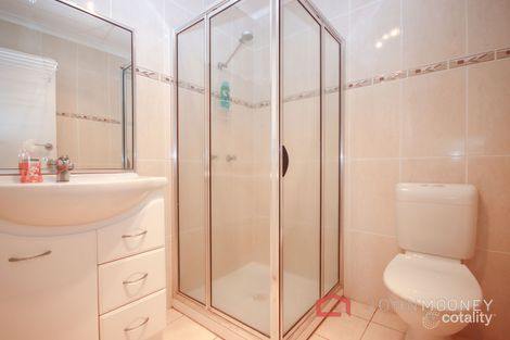 Property photo of 21 Warrawong Street Kooringal NSW 2650