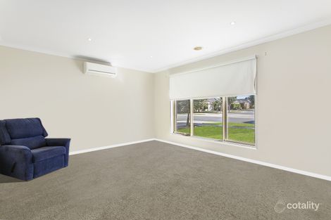 Property photo of 27 Avalon Crescent Cranbourne East VIC 3977