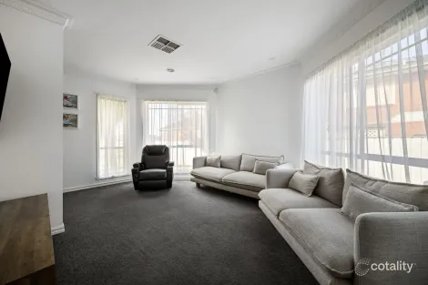 Property photo of 25 Royal Crescent Hillside VIC 3037