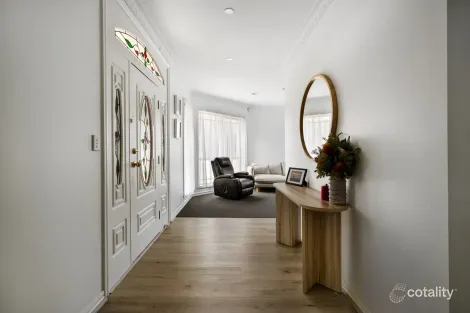 Property photo of 25 Royal Crescent Hillside VIC 3037