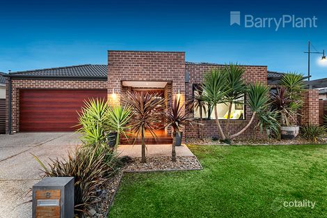 8 Fieldstone Cres, Cranbourne North, VIC 3977