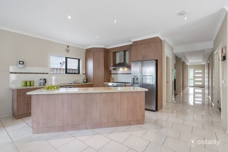 Property photo of 2 Barlow Close Caroline Springs VIC 3023
