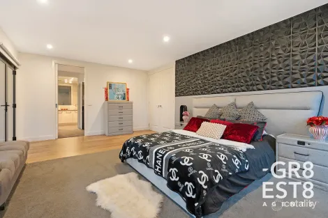 Property photo of 17 Statham View Cranbourne West VIC 3977