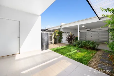 Property photo of 15 Park Lane Hope Island QLD 4212