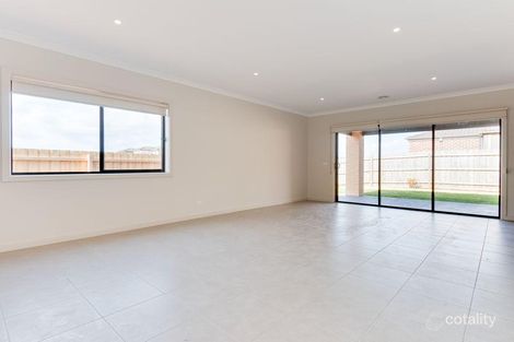 Property photo of 22 Fiorelli Boulevard Cranbourne East VIC 3977