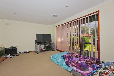 Property photo of 2 Clarke Avenue St Albans VIC 3021