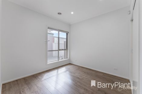 Property photo of 2/14 Shepherds Grove Kings Park VIC 3021