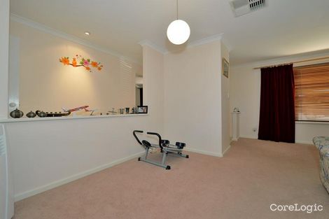 Property photo of 20 Parkland Drive Warnbro WA 6169