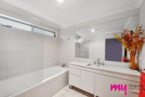 Property photo of 28 Jacaranda Avenue Bradbury NSW 2560