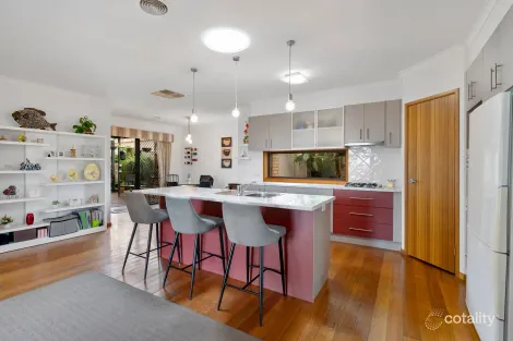 Property photo of 5 Alfreda Place Golden Square VIC 3555
