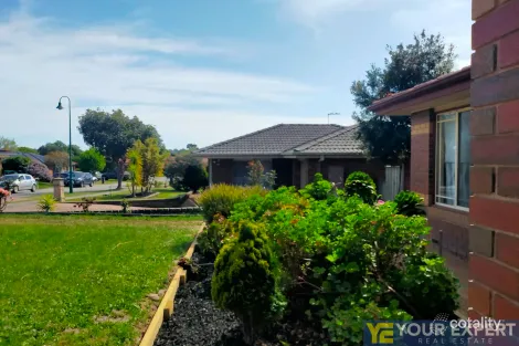 Property photo of 4 Waverley Close Narre Warren VIC 3805