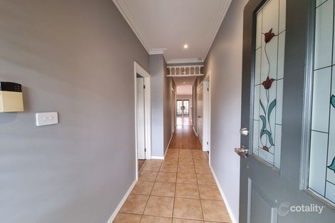 Property photo of 2 Hammersley Place Caroline Springs VIC 3023