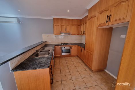 Property photo of 2 Hammersley Place Caroline Springs VIC 3023