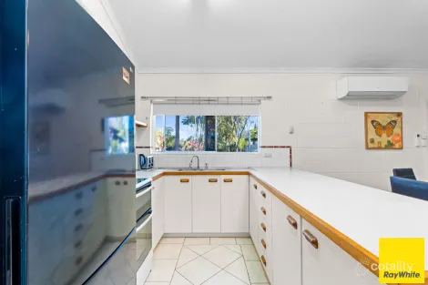 Property photo of 1/3-4 Holden Close Whitfield QLD 4870