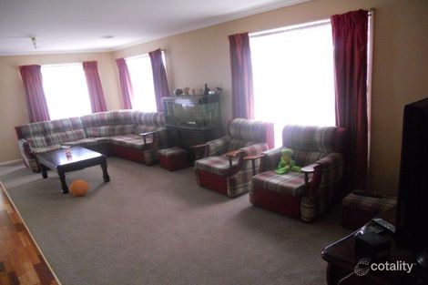 Property photo of 8 Strutt Place Caroline Springs VIC 3023