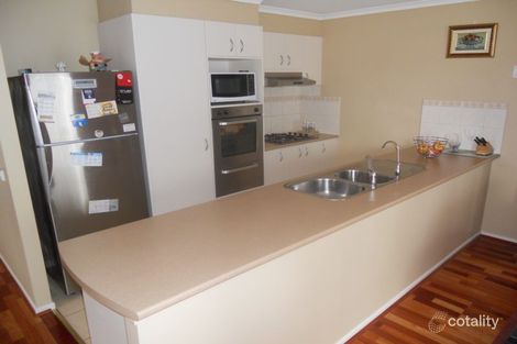 Property photo of 8 Strutt Place Caroline Springs VIC 3023