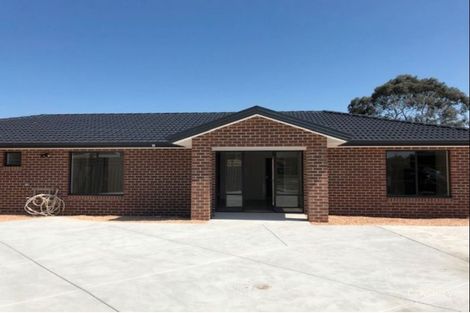 2/8 Rainsford Dr, Noble Park North, VIC 3174